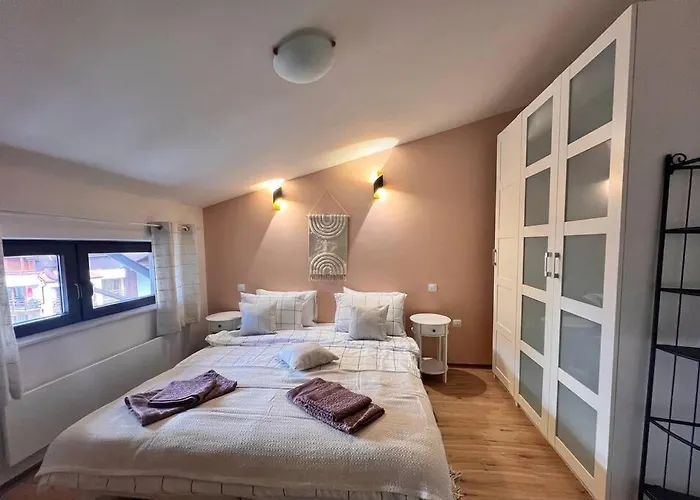 Cozy 1 Bedroom Apartment Next To The Gondola