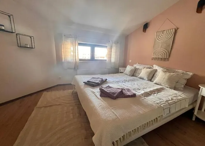 Cozy 1 Bedroom Apartment Next To The Gondola