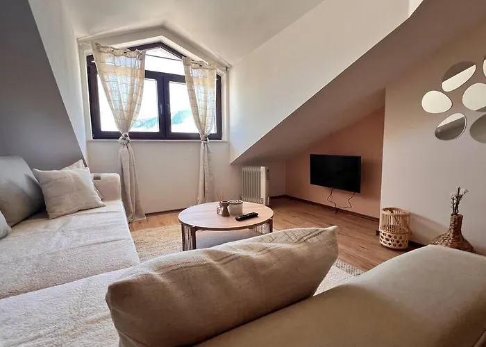 Cozy 1 Bedroom Apartment Next To The Gondola