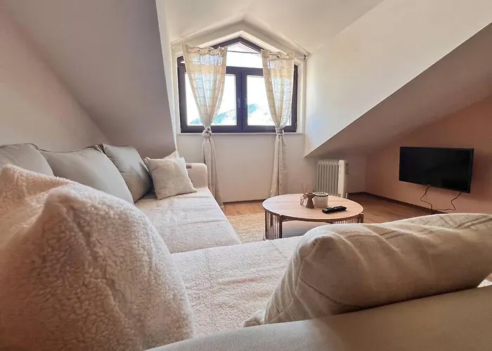 Cozy 1 Bedroom Apartment Next To The Gondola