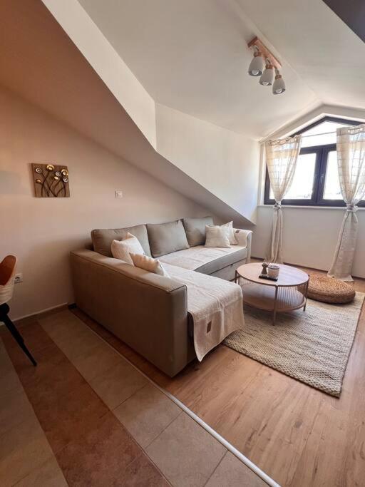 Апартамент Cozy 1 Bedroom Next To The Gondola Банско