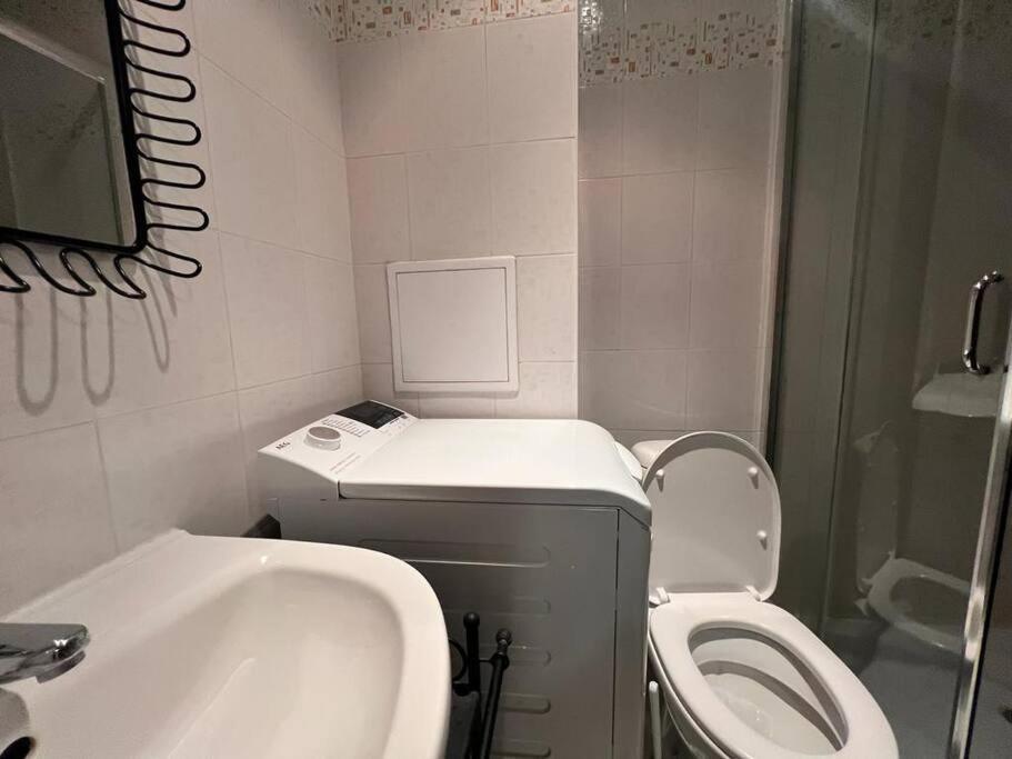 Апартамент Cozy 1 Bedroom Next To The Gondola