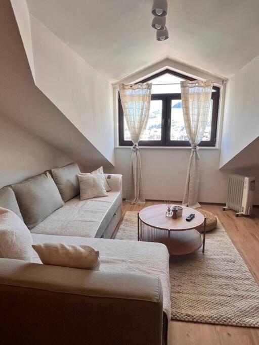 Апартамент Cozy 1 Bedroom Next To The Gondola