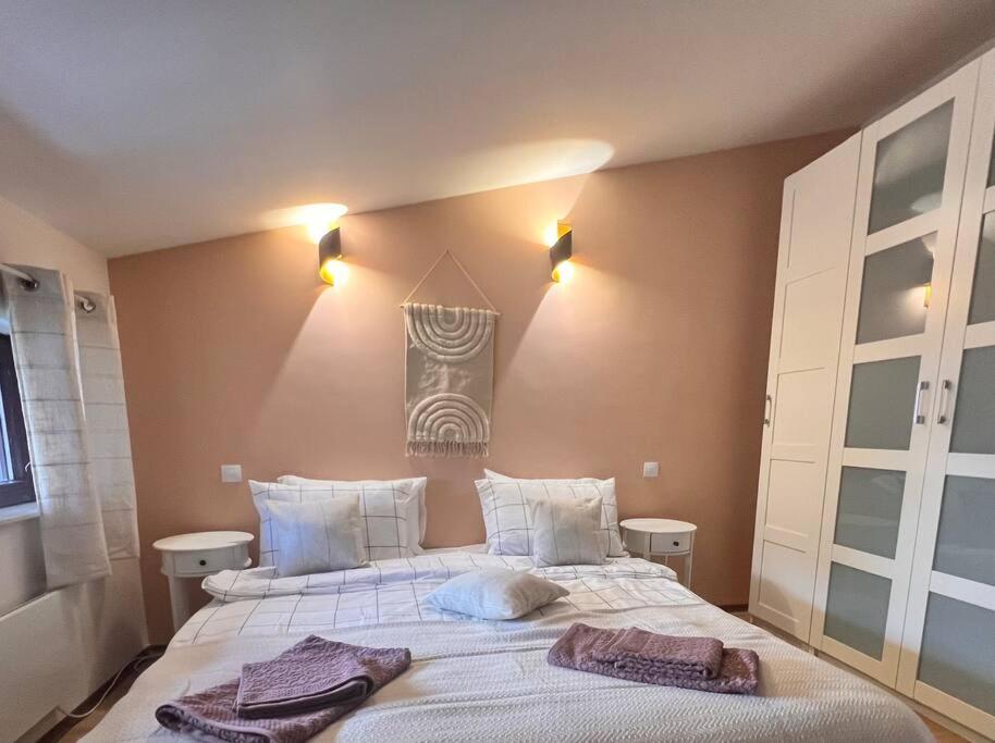 Апартамент Cozy 1 Bedroom Next To The Gondola *